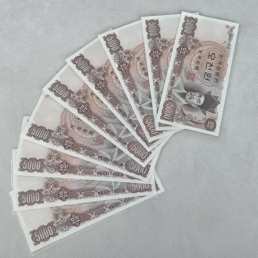 [BUNJANG] Bank of Korea Old Version 10,000 Won + 5,000 Won Set (Uncirculated) / [한국은행] 구권 2차만원 + 2차오천원 미사용 세트 분양합니다.