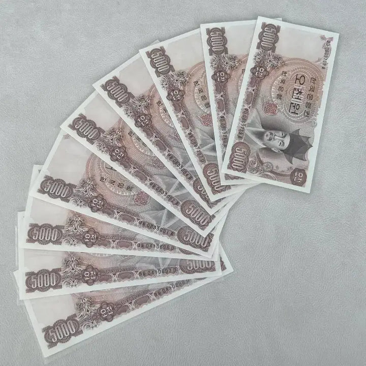 [BUNJANG] Bank of Korea Old Version 10,000 Won + 5,000 Won Set (Uncirculated) / [한국은행] 구권 2차만원 + 2차오천원 미사용 세트 분양합니다.