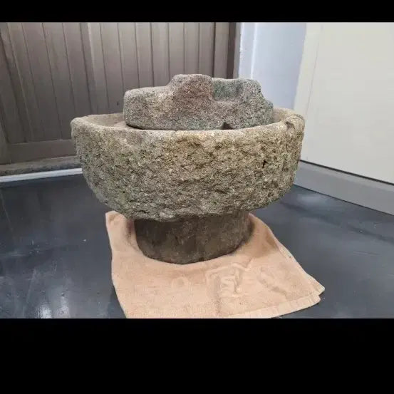 [BUNJANG] Antique Millstone Grinder (50x36cm) / 50   36 센치 풀메  멧돌진품 옛날꺼3명운반이동가능