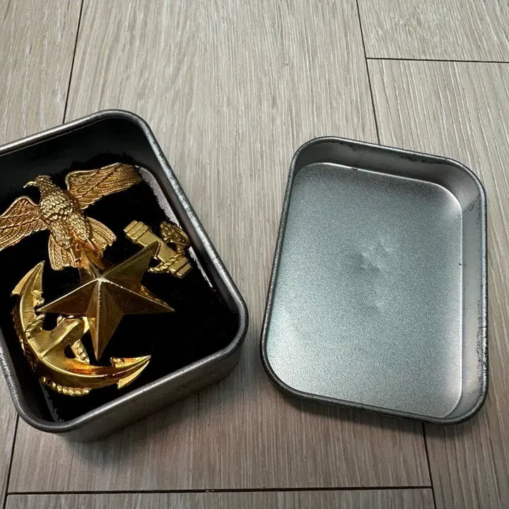 [BUNJANG] Handmade Marine Corps Zippo Lighter with Gold Eagle, Anchor, and Star Embellishments / 해병대 수제 지포라이터