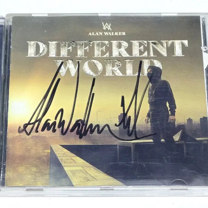 [BUNJANG] Alan Walker Different World 1st Album Signed CD / 알렌 워커 (Alan Walker) 1집 Different World 친필 싸인 CD