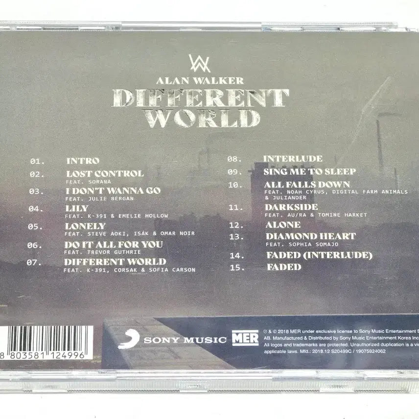 [BUNJANG] Alan Walker Different World 1st Album Signed CD / 알렌 워커 (Alan Walker) 1집 Different World 친필 싸인 CD