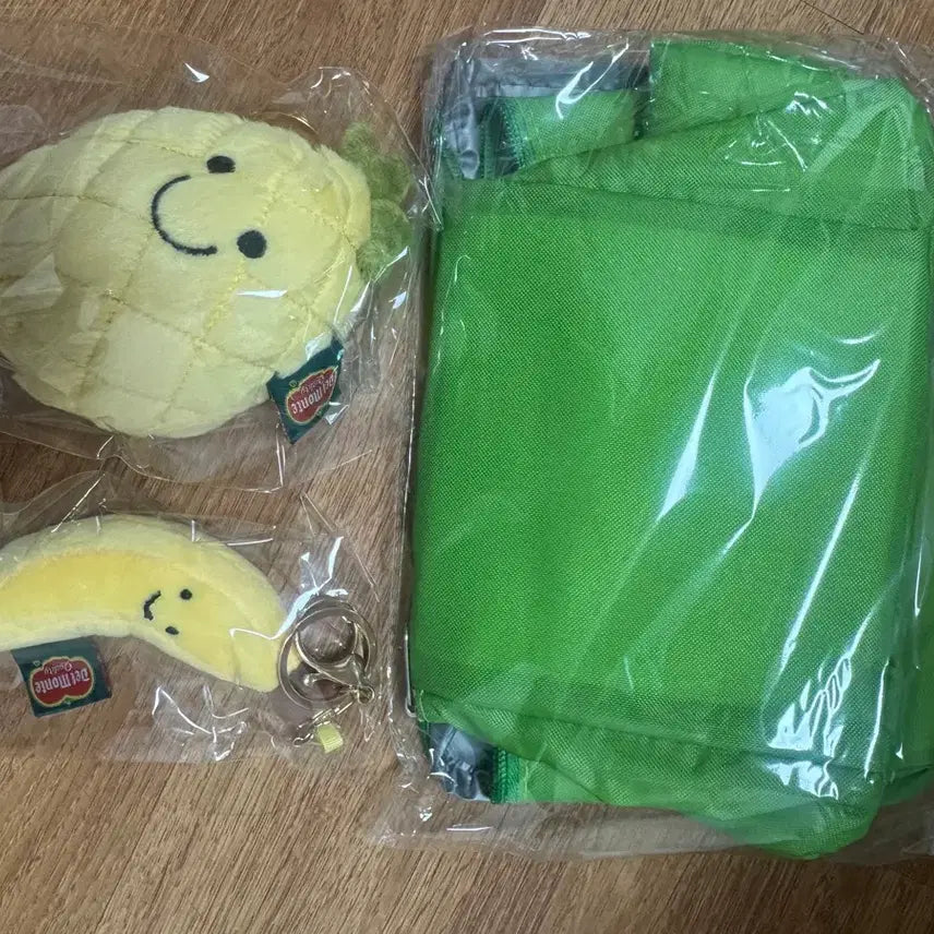 [BUNJANG] Del Monte Cooler Bag with 2 Fruit Keychains / (새상품) 델몬트 보냉백 / 키링 2개