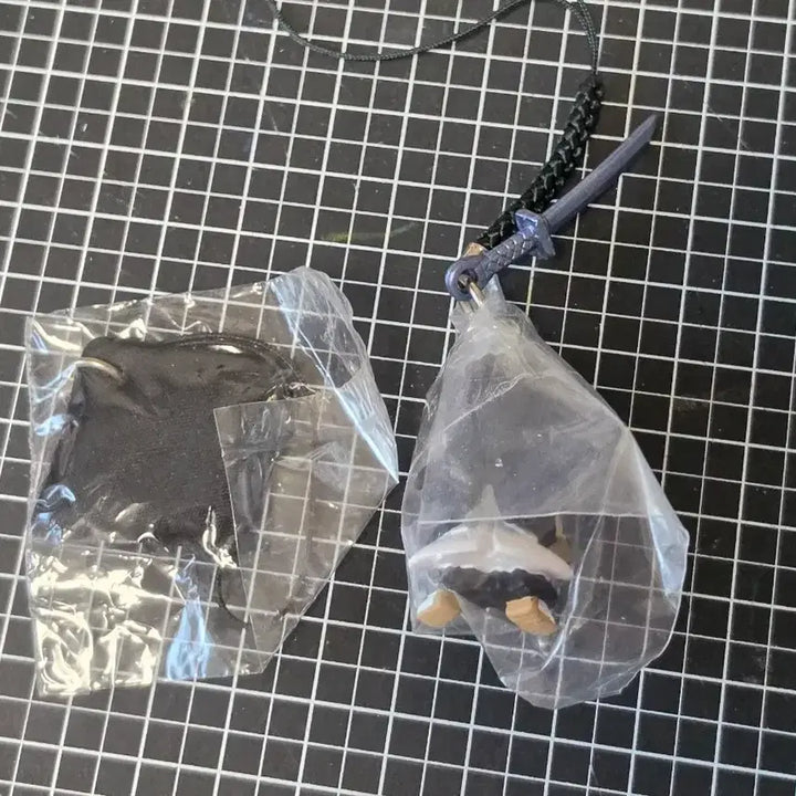 [BUNJANG] Bleach Byakuya Senbonzakura Figure Keychain &amp; Screen Cleaner Strap Set / [2종일괄/새상품] 블리치 뱌쿠야 참백도 키링 고전 피규어 액정클리너 스트랩
