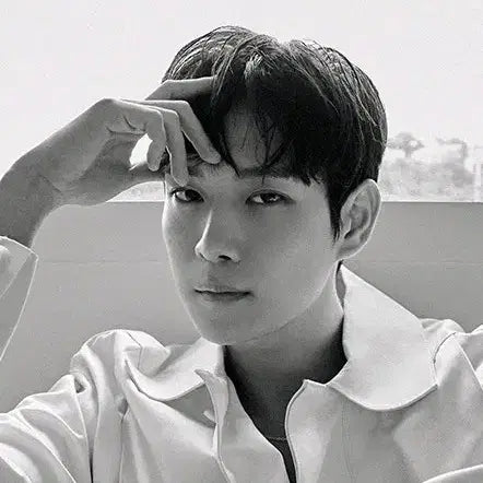 [BUNJANG] Marie Claire Magazine feat. Kim Young-dae Pictorial &amp; Interview (Penthouse Era) / (마지막 한권)<친애하는 X> 배우 김영대님 화보와 인터뷰가 실린 마리끌레르 잡지 양도