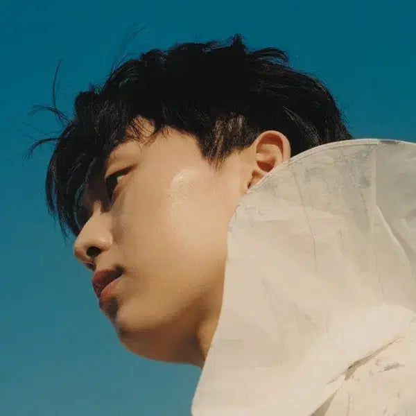 [BUNJANG] Cosmopolitan Magazine featuring Choi Hyun-wook / (새상품)<맨 끝줄 소년>이 강,<약한 영웅> 수호 역 배우 최현욱님의 화보와 인터뷰가 실린 코스모폴리탄 잡지양도