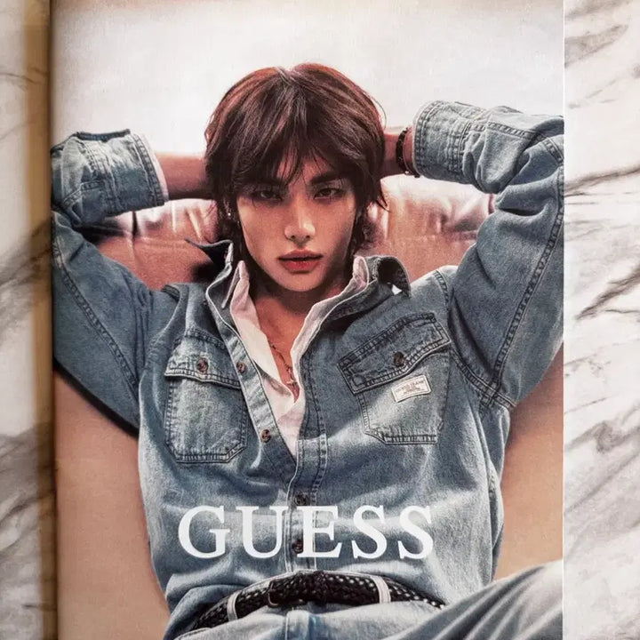 [BUNJANG] Stray Kids Hyunjin Guess Magazine / 스트레이키즈 현진 게스 매거진