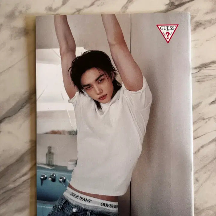 [BUNJANG] Stray Kids Hyunjin Guess Magazine / 스트레이키즈 현진 게스 매거진