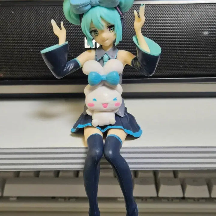 [BUNJANG] Hatsune Miku x Cinnamoroll Figure / 하츠네 미쿠 X 시나모롤 피규어 팝니다