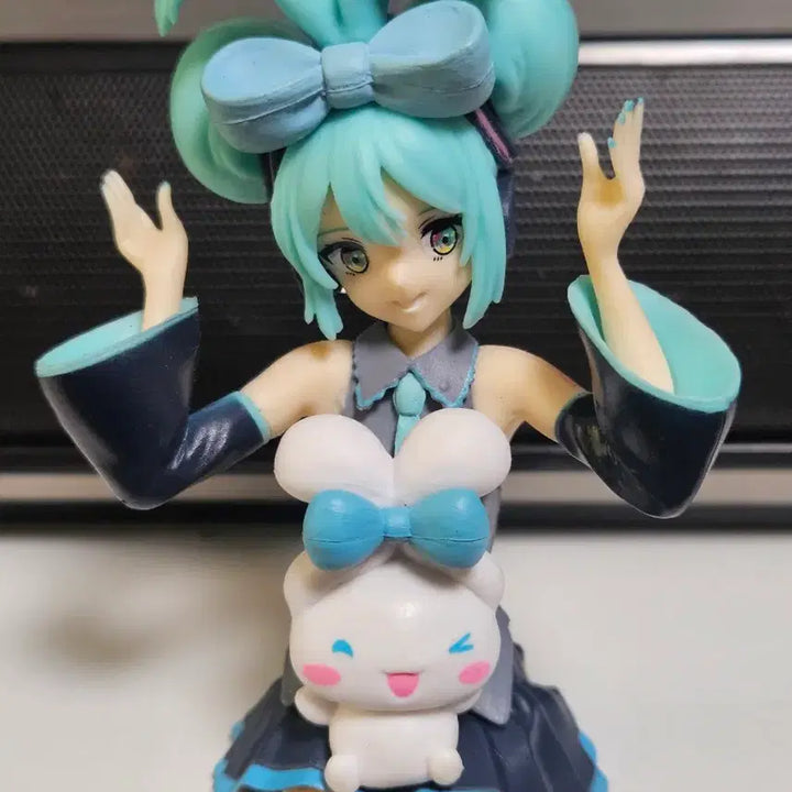 [BUNJANG] Hatsune Miku x Cinnamoroll Figure / 하츠네 미쿠 X 시나모롤 피규어 팝니다