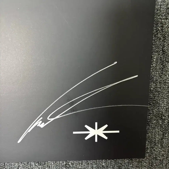 [BUNJANG] Kid Milli Signed BEIGE LP with Custom Keychain / 키드밀리 BEIGE 사인반 LP, 키링 판매