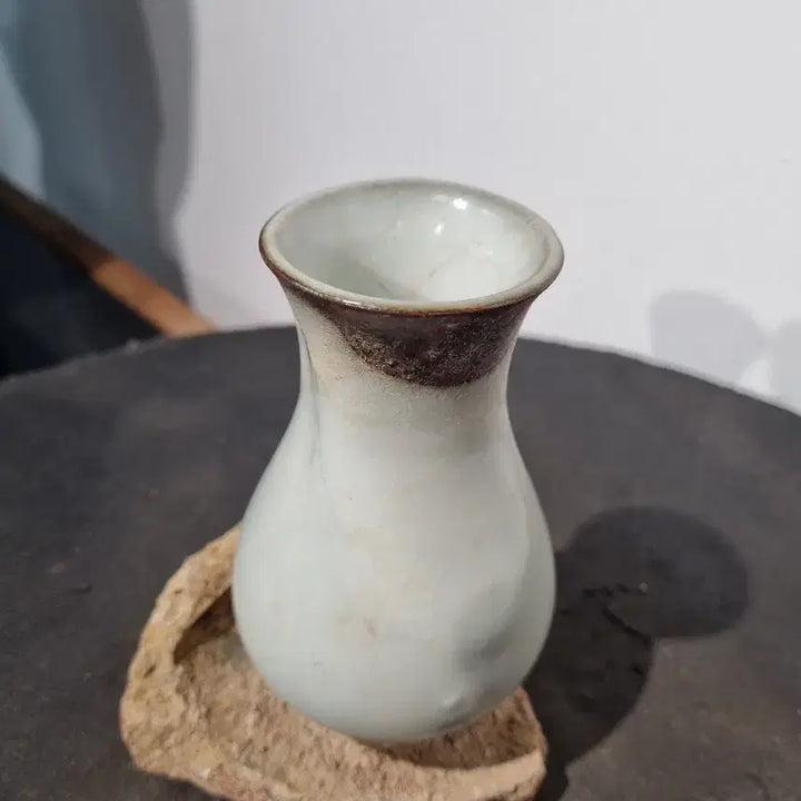 [BUNJANG] Celadon Porcelain Stand with Kiln Artifact / [[갤러리 전시용]] 가마에서 함게 나온 돌좌대.영원한 하나