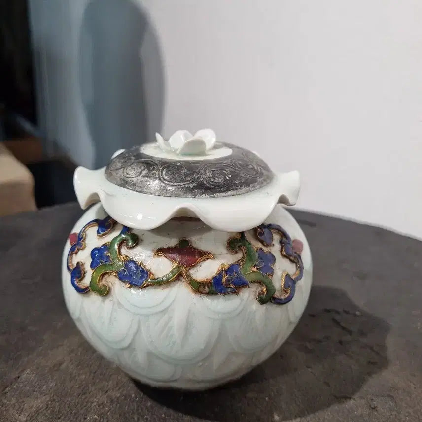 [BUNJANG] Antique Enameled Gilt Lotus Scroll Pattern Silver Decorated Lidded Jar / ((명품 고미술)) 법랑 금채 연판문 은제장식 유개합(두껑항아리)