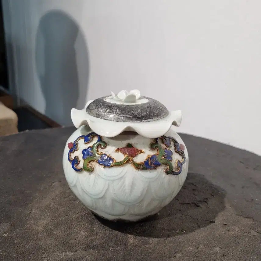 [BUNJANG] Antique Enameled Gilt Lotus Scroll Pattern Silver Decorated Lidded Jar / ((명품 고미술)) 법랑 금채 연판문 은제장식 유개합(두껑항아리)