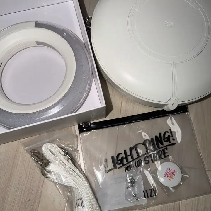 [BUNJANG] ITZY Light Ring 1st Gen Lightstick / 있지 ITZY 응원봉 라이트스틱 1세대 양도