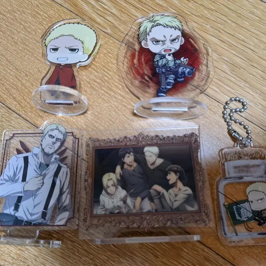 [BUNJANG] Attack on Titan - Rainer - Acrylic Stand &amp; Keychain Bundle Set / 진격의 거인 라이너 아크릴 스탠드 키링 일괄