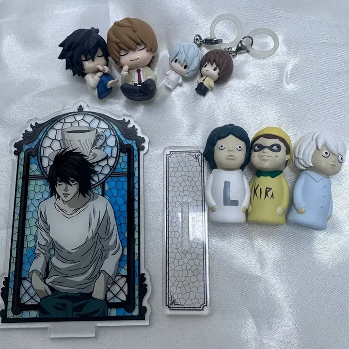 [BUNJANG] Death Note L Acrylic Standee, Finger Puppets, Mezilshi, Shoulder Figure Bundle Set / 데스노트 굿즈(엘 아크릴 스텐드, 손가락 인형 3개, 메지루시, 어깨쿵 등)일괄 판매