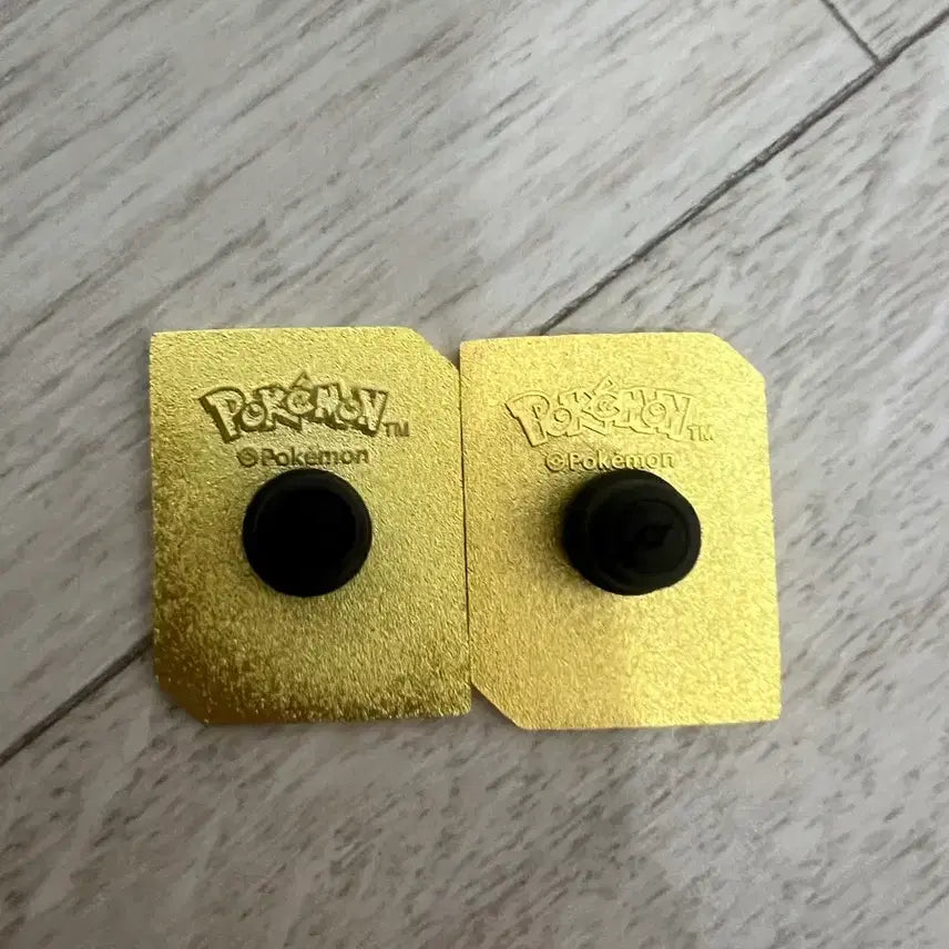 [BUNJANG] Isaac Toast Pokemon Collaboration Badge Set / 이삭토스트 포켓몬스터 콜라보 뱃지 2종 세트팝니다