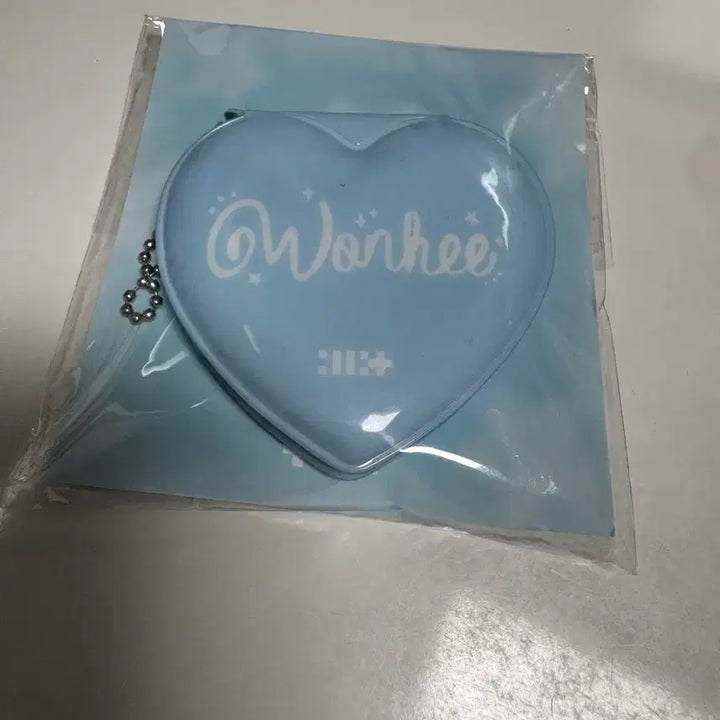 [BUNJANG] ILLIT Glitter Day Merch Poly Pocket ID Photo / 아일릿 콘서트 글리터데이md 폴리포켓 증사