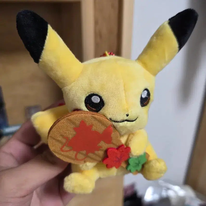 [BUNJANG] Pokemon Pikachu Hiroshima Limited Edition Plush Keychain / 포켓몬스터 피카츄 히로시마 한정 인형 키링 새상품