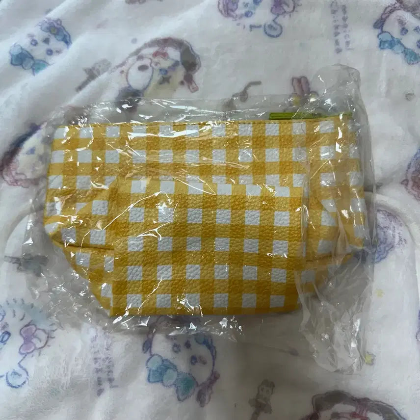 [BUNJANG] Kkuriring Pouch Yellow Checkered Floral Design / 쿠리링 파우치
