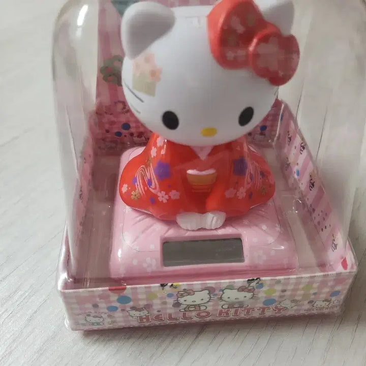 [BUNJANG] Hello Kitty Solar Powered Bobblehead Figure / 헬로키티태양열머리흔들피규어
