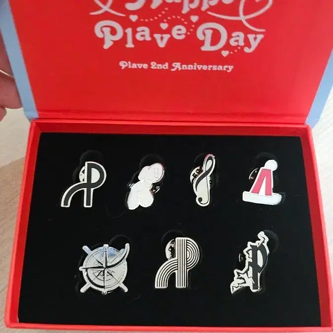 [BUNJANG] Plaive 2nd Anniversary Badge Set / 플레이브 뱃지 세트