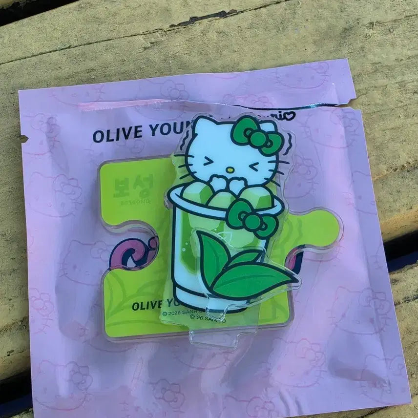 [BUNJANG] Olive Young x Sanrio Hello Kitty Bosung Acrylic Stand / 올리브영 X 산리오 헬로키티 보성 아크릴