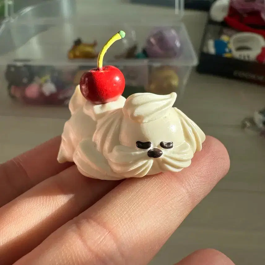 [BUNJANG] Cherry Cream Puppy Gacha Figure / 체리 크림 강아지 가챠 피규어