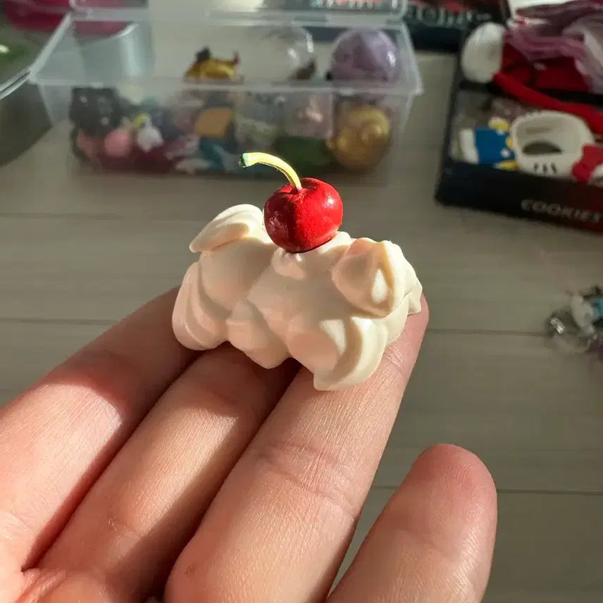 [BUNJANG] Cherry Cream Puppy Gacha Figure / 체리 크림 강아지 가챠 피규어