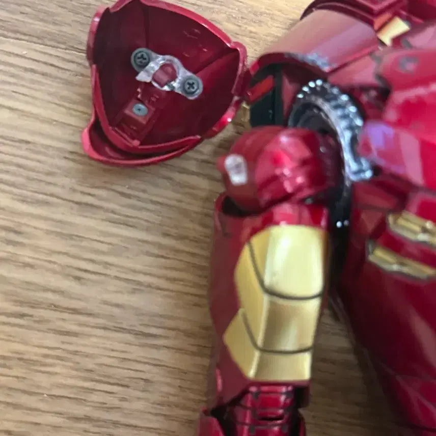 [BUNJANG] Hot Toys Iron Man Mark IV Gantry Bundle / 핫토이 아이언맨 마크4 겐트리합본 하자 판매합니다