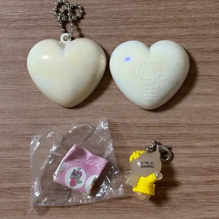 [BUNJANG] Sanrio Hello Kitty Heart Lemon Charm / 고전 하트 레몬 키티 참