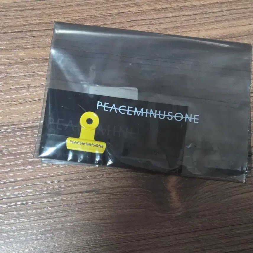[BUNJANG] PEACEMINUSONE Bulldog Badge / 정품 피스마이너스원 불독 뱃지