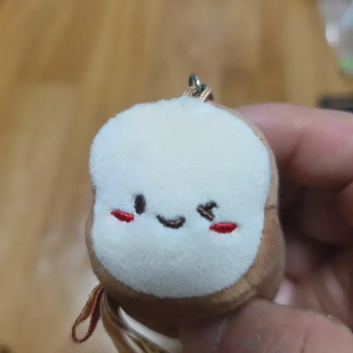 [BUNJANG] Winking Bread Toast Plush Keychain / 식빵 토스트 인형 키링 윙크 얼굴 가방고리