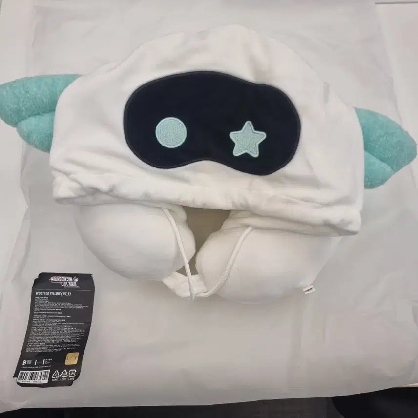 [BUNJANG] BTS Jin Wootteo Neck Pillow &amp; Keyring Set / BTS진 런석진 우떠 키링+목베개 runseokjin wootteo