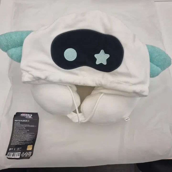 [BUNJANG] BTS Jin Wootteo Neck Pillow &amp; Keyring Set / BTS진 런석진 우떠 키링+목베개 runseokjin wootteo