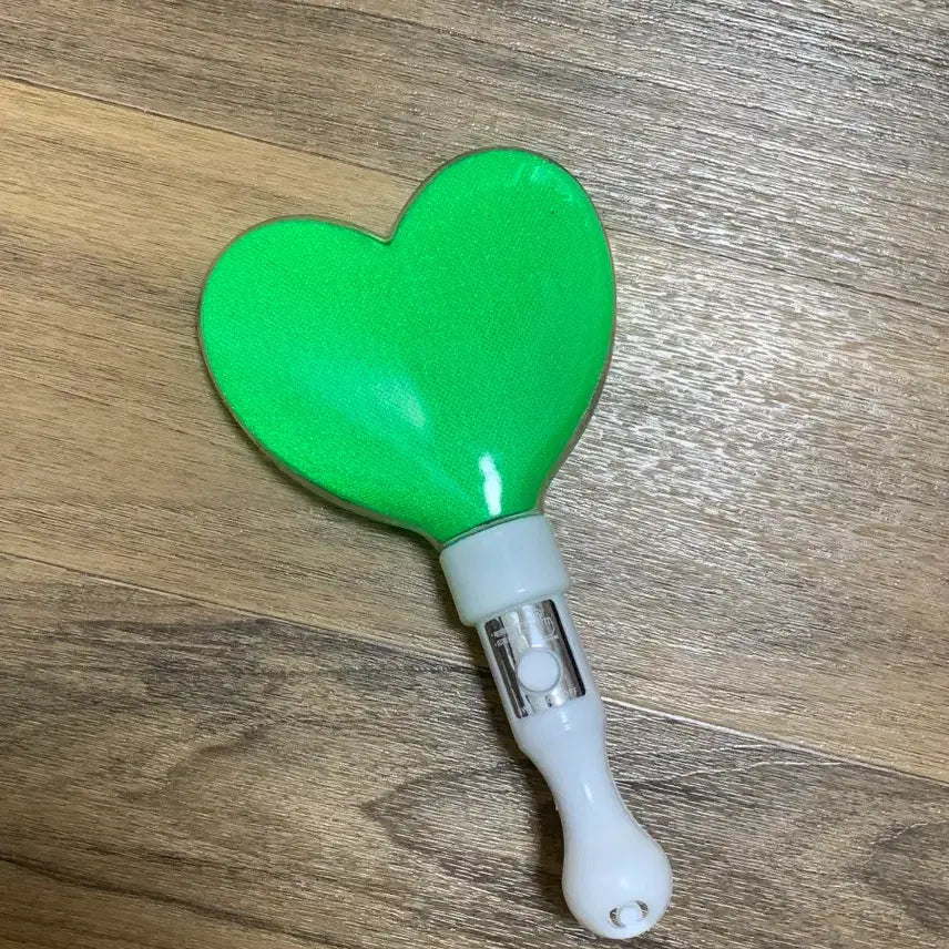 [BUNJANG] Heart Shape Green Lightstick Wand / 하트 응원봉 펜라이트 그린 불빛 봉 요술봉