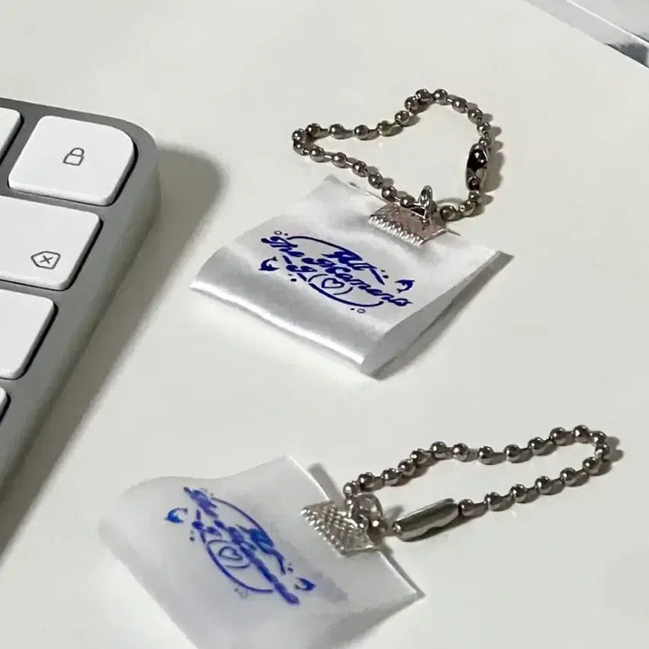 [BUNJANG] P.L.E(PLAY) Yejun Dolphin Knit Keychain + Label Keychain / 플레이브 예준 생카 돌고래 뜨개 키링 + 라벨 키링