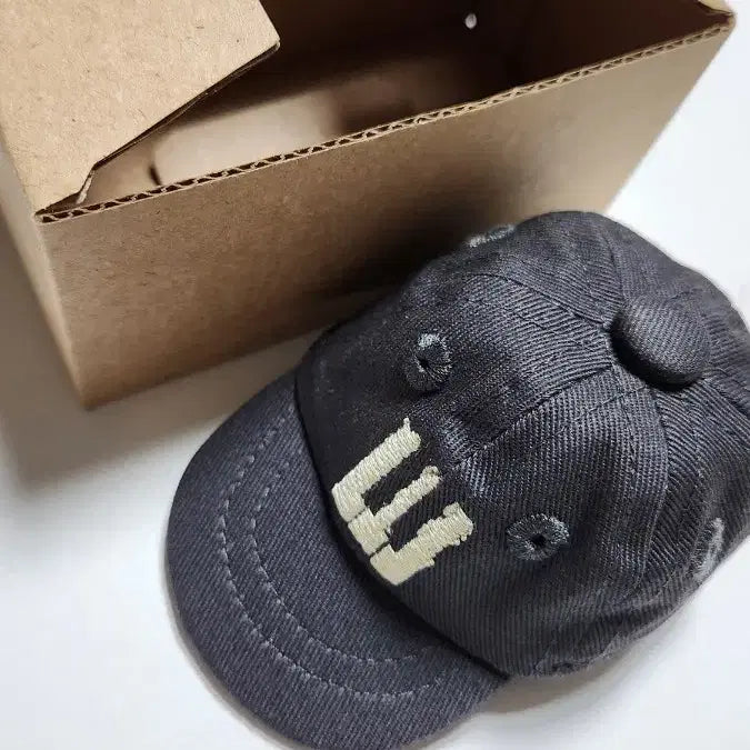 [BUNJANG] BIGBANG Exhibition Random Ball Cap Keyring Charcoal / 빅뱅 전시회 랜덤 볼캡 모자키링 챠콜