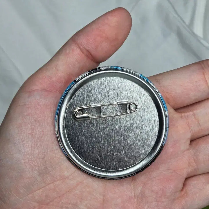 [BUNJANG] Fullmetal Alchemist Alphonse Elric Glitter Badge (Opened, New) / 강철의 연금술사 콜라보 카페 굿즈 알폰스 엘릭 글리터 뱃지(단순개봉 새상품)