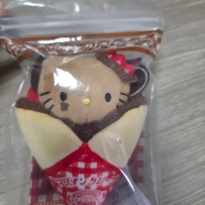 [BUNJANG] Sanrio Hello Kitty Tanning Kitty Chocolate Strawberry Ice Cream Parfait Doll Charm / 키티 태닝키티 초코 딸기 아이스크림 파르페 인형키링