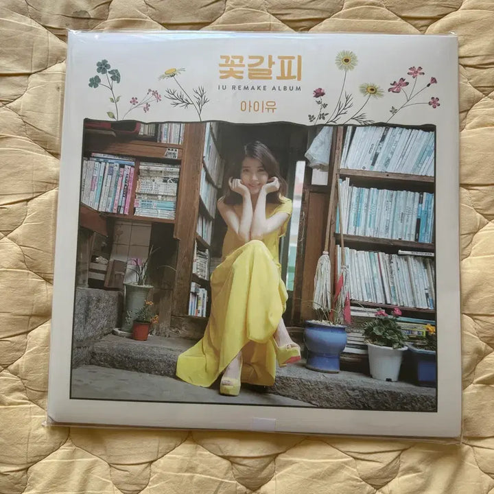 [BUNJANG] IU "Flower Bookmark" (Kkot-Galpi) LP Idam Version / 아이유 꽃갈피 LP 이담버전