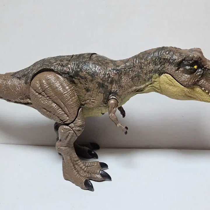 [BUNJANG] Mattel Jurassic World T-Rex Dinosaur Figure / 마텔 쥬라기 월드 티렉스 티라노사우루스 공룡 피규어 익스트림 촙핑 장난감 완구