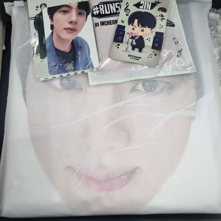 [BUNJANG] BTS Jin Runseokjin Cat Raincoat Photocard Bundle / bts진 런석진 고양 우비 runseokjin
