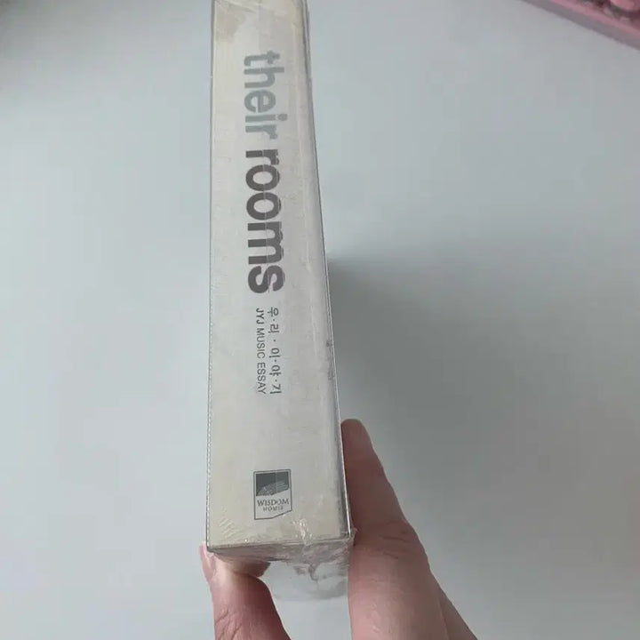 [BUNJANG] JYJ Their Rooms Music Essay Sealed / JYJ Their Rooms 뮤직 에세이 미개봉