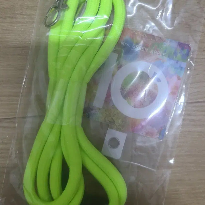 [BUNJANG] Mrs. GREEN APPLE Fluorescent Strap Photocard / Mrs. GREEN APPLE 미세스그린애플 형광색 스트랩 포카 판매