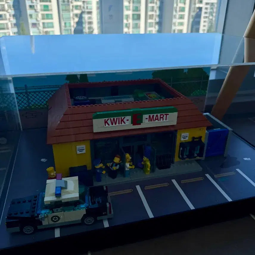 [BUNJANG] LEGO The Simpsons Kwik-E-Mart 71016 with Acrylic Display Case / 레고 심슨 퀵키마트 71016 아크릴박스 포함