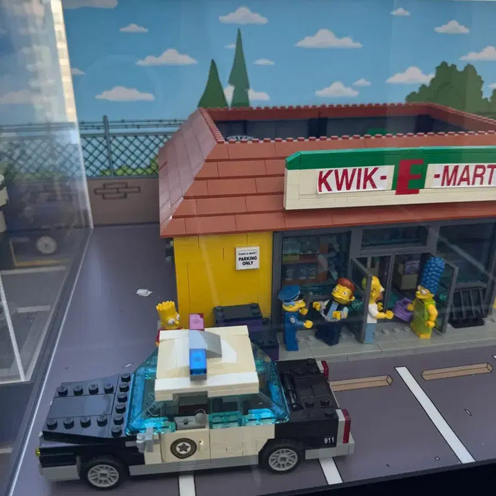 [BUNJANG] LEGO The Simpsons Kwik-E-Mart 71016 with Acrylic Display Case / 레고 심슨 퀵키마트 71016 아크릴박스 포함