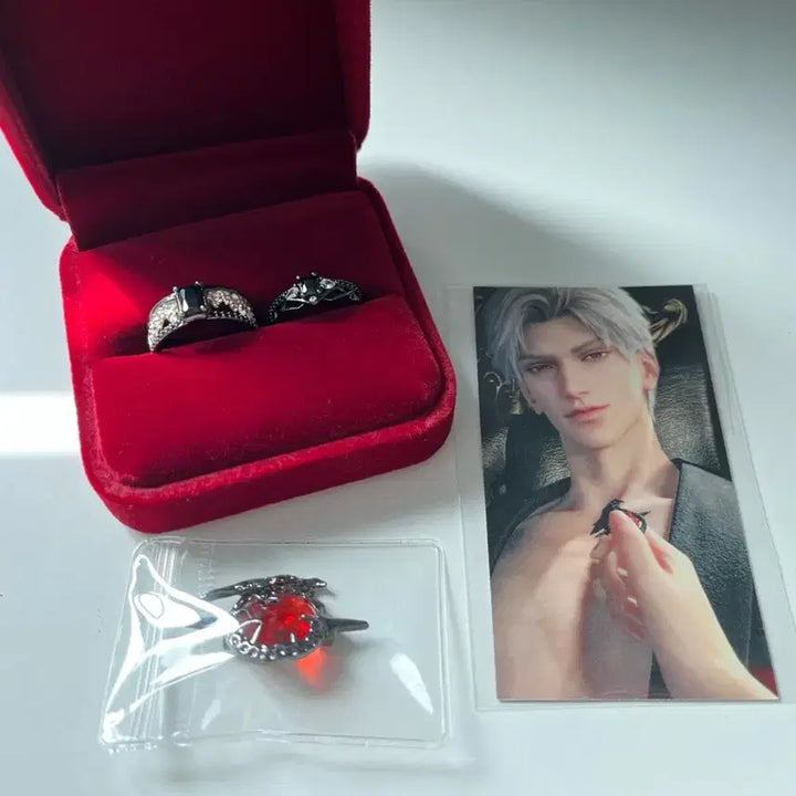 [BUNJANG] Love and Deepspace Zhenyun Coupling + Brooch + Photocard Bundle Set / 러브앤딥스페이스 진운 커플링+브로치+포카