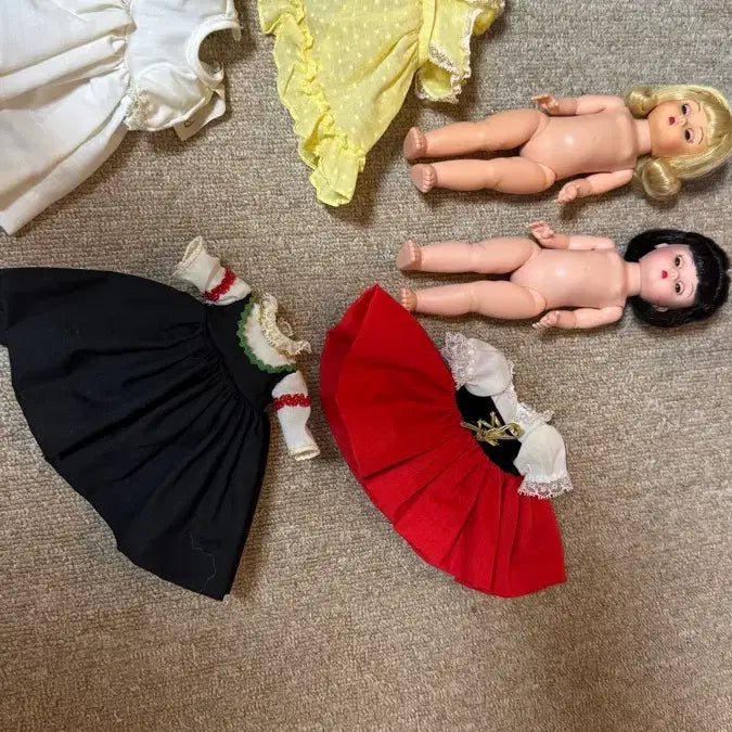[BUNJANG] Alexander Madame Doll Bundle with Outfits / 알렉산더마담인형2개와 마담의상들 (일괄)